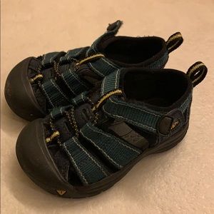 Keen Sandals hiking waterproof shoe Toddler size 6